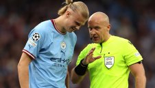 Поляк ще свири финала в Шампионската лига