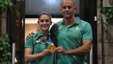 Десетки посрещнаха златната Ивет Горанова в София