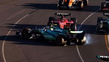 Сайнц бесен след наказанието си, Алонсо също призна, че санкцията е сурова