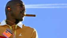 Машина за пари: Продават потник на Майкъл Джордан за милиони