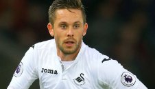 Евертън вдигна офертата за Гилфи