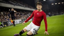 Перла на "Олд Трафорд" е близо до нов договор