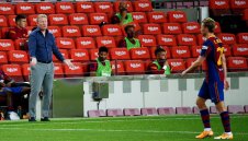 Куман плюе Барса заради де Йонг