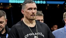 Шампионът Усик нокаутира Верхувен