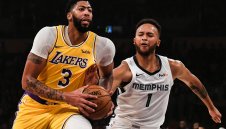 Веждата избухна с 40 точки и  20 борби, а Лейкърс срази Мемфис