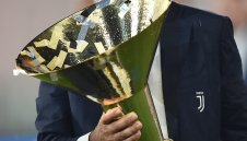 Арсенал погледна и към Маурицио Сари