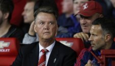 Юнайтед не бърза да предлага нов договор на Ван Гаал