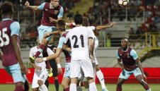 Срам и резил за Уест Хям! "Чуковете" отново ядоха бой от Астра