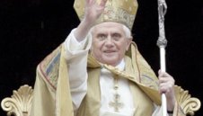 Папата се чуди кого да подкрепи на полуфинала