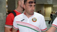 В Скопие се подиграват на Петев