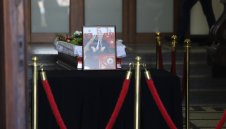 Стотици хора и куп легенди изпратиха Петър Жеков + СНИМКИ