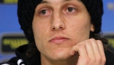 Давид Луис се облизва за две купи