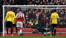 Арсенал отнесе Уотфорд с 3:0, Чех спаси дузпа