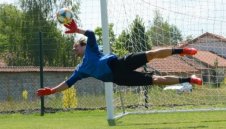 Вратарят на Черно море виси за Дунав