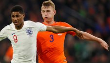 Байерн е питал Аякс за Де Лигт