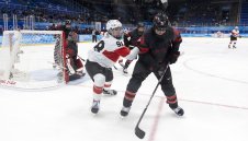 Лежерно в Пекин: Канадките мушнаха 12 шайби на Швейцария