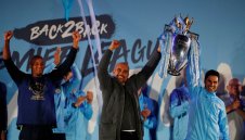 Принц Уилям ще кичи "гражданите" с медали