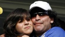 За „Ада“ и „справедливостта“: Дъщерята на Марадона с разтърсващо писмо към баща си