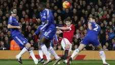 И Челси не се даде на Юнайтед, Ван Гаал изхвърча + СНИМКИ