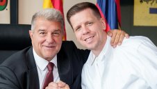 ОФИЦИАЛНО: Барса извади Шчесни от пенсия