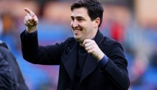 Черешките наградиха мениджъра си с нов договор