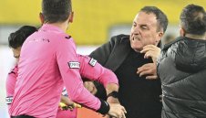 Клубен президент тресна съдия, спряха всички мачове в Турция