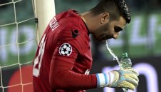 Владо Стоянов станал като котка заради нови ръкавици