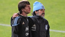 Кристиано има малко от страстта на Марадона, но Меси няма нищо