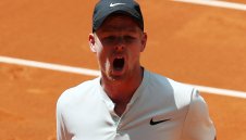 Палачът на Ноле изтряска и абонат на Гришо