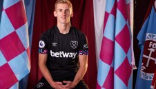 Уест Хям се подсили със свой голям фен