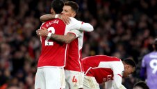 Арсенал дава нов договор на защитник