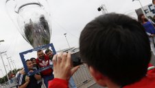 5000 паунда за билет на черно за финала в Кардиф