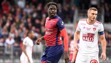 Уест Хем вади 10 млн. паунда за Байо