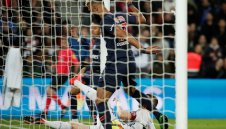 Вижте пропуска на века! Играч на ПСЖ не вкара на празна врата от голлинията + ВИДЕО