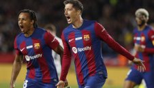 Левандовски се събуди с хеттрик за Барса