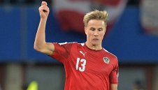 Официално: Стоук привлече бранител от Русия