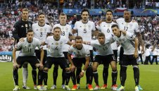 Адидас пълни касата покрай Евро 2016