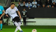 Лорд Бендтнер блести в Лига Европа