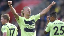 Ман Сити удари и Саутхемптън, Холанд с дубъл