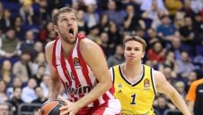 Везенков със 7 точки при загуба на Олимпиакос