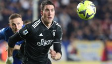 Челси започна офанзива за Душан Влахович