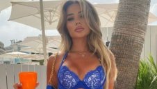 Секси футболистка подлуди мъжете. Пусна се по бански от бар + СНИМКИ