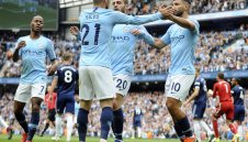 Ман Сити преби от бой Фулъм и гони Ливърпул