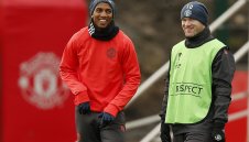 Юнайтед без Руни, Джоунс и Дармиан за визитата на Сент Етиен