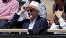 Арсенал го направи, издигна паметник на Арсен Венгер