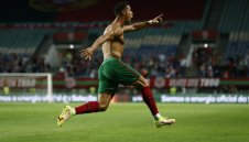 Страхотна драма! Кристиано съсипа ирландците с два гола в края