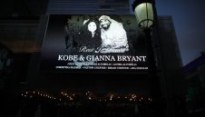 Поругаха гроба на Коби Брайънт