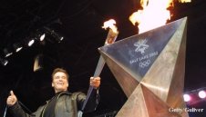 Арнолд Шварценегер ще носи олимпийския флаг