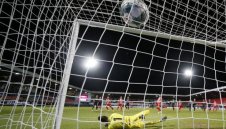 Футболът победи COVID-19: Отварят за зрители и мачове в Германия