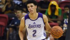Лонзо Бол с разочароващ дебют за Лейкърс